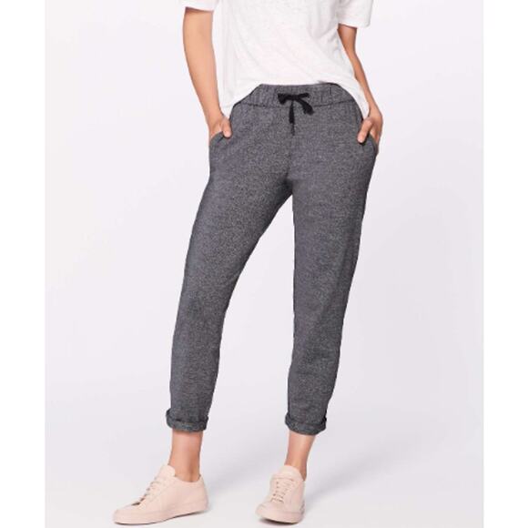 Lululemon Women's On The Fly Pant 28" Drawstring Heathered Black Gray Size 6 - Picture 1 of 8